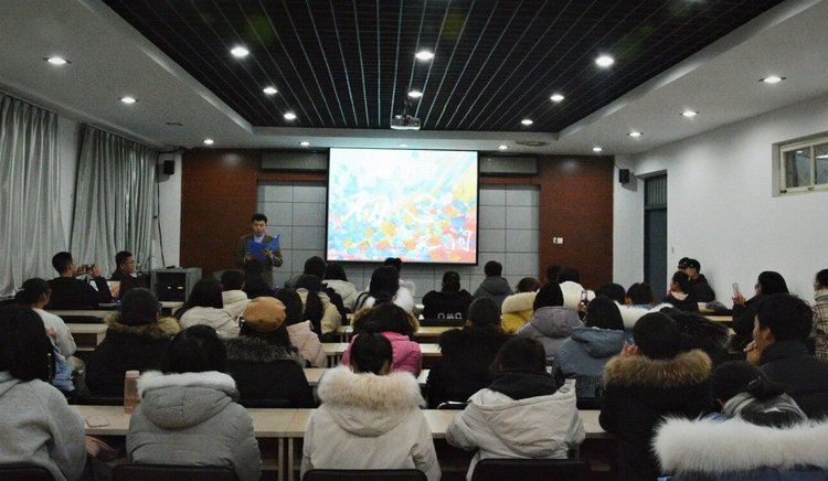 青春讲堂活动现场