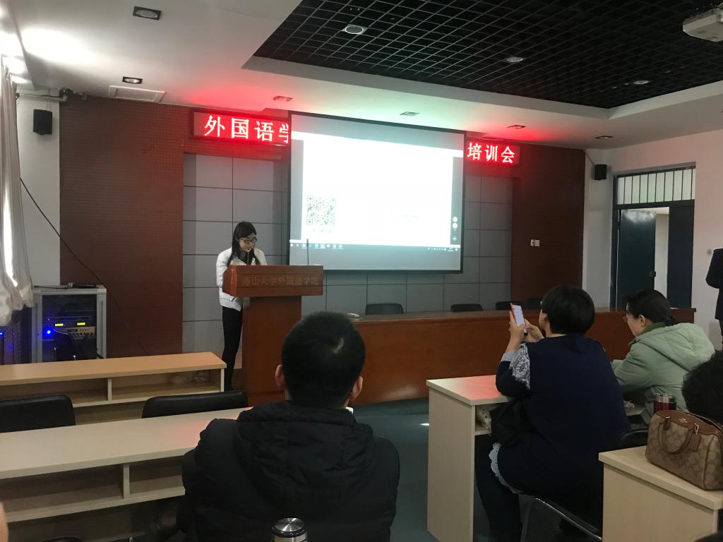 超星公司工作人员为老师们讲解